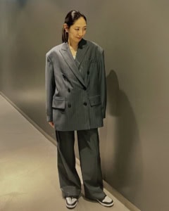 中山さん購入アイテムのH&M STUDIOビッグジャケットのスーツスナップ