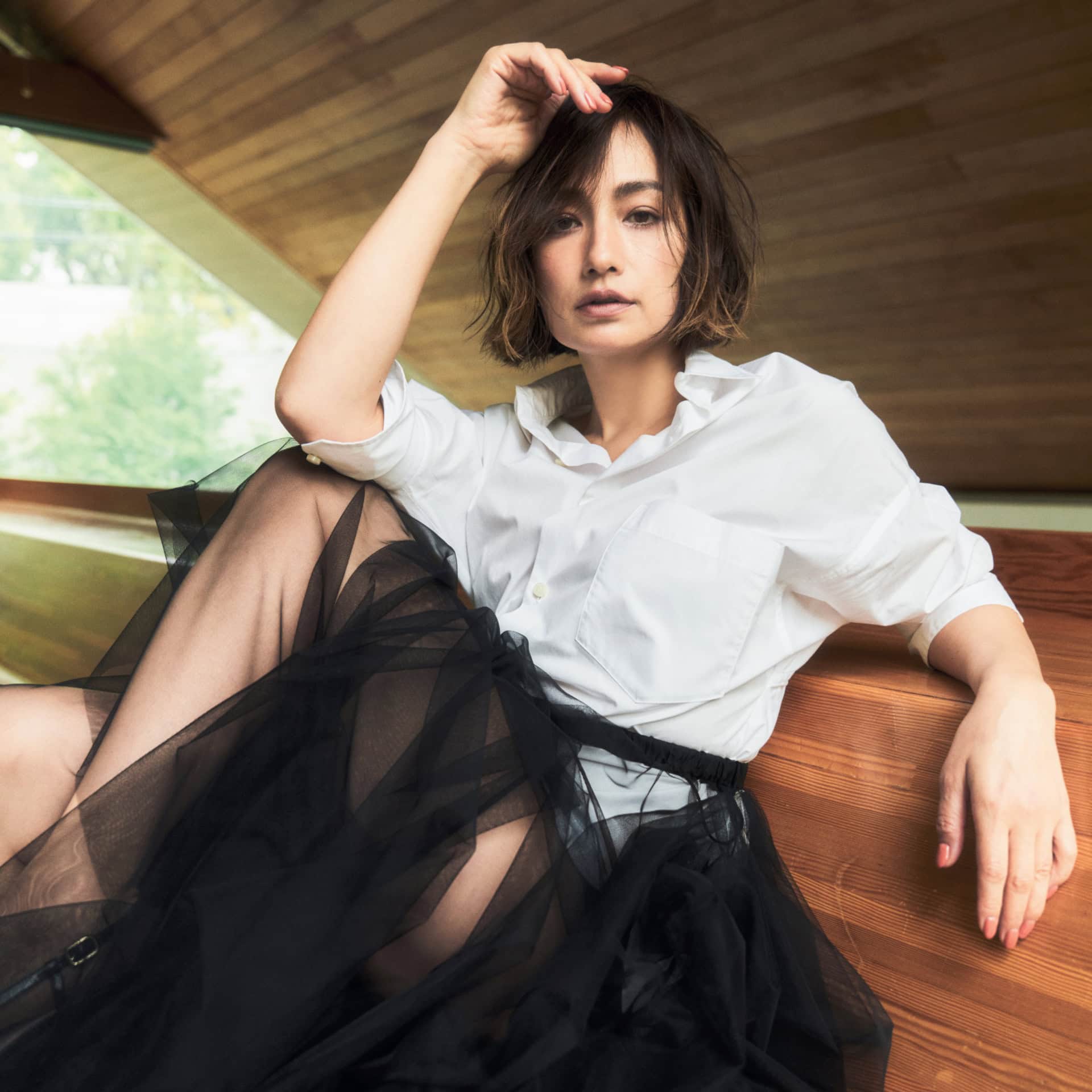 着るだけでキマる。スタイリスト加藤かすみさん流、40代以上のシャツと