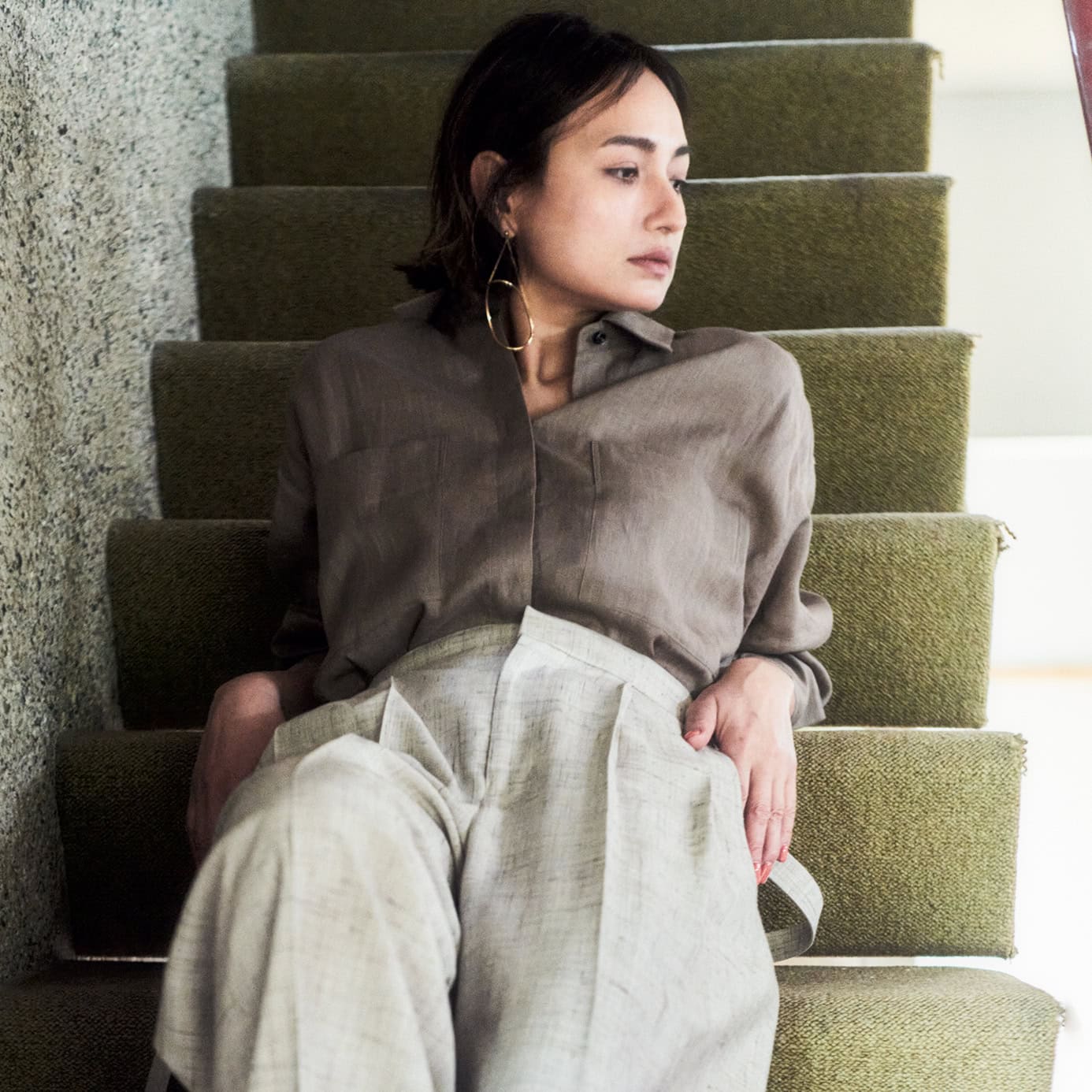 カオス】のリネンシャツは素材もシルエットも完璧。アラフォー理想の