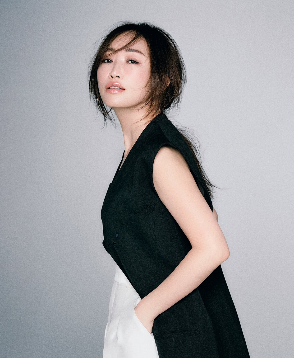 美品✨ドゥロワー ラメジャガードフロントステッチパンツ スラックス 神崎恵 梅雨のまつ毛は【エレガンスの下地とホットビューラー】で上がる！神崎