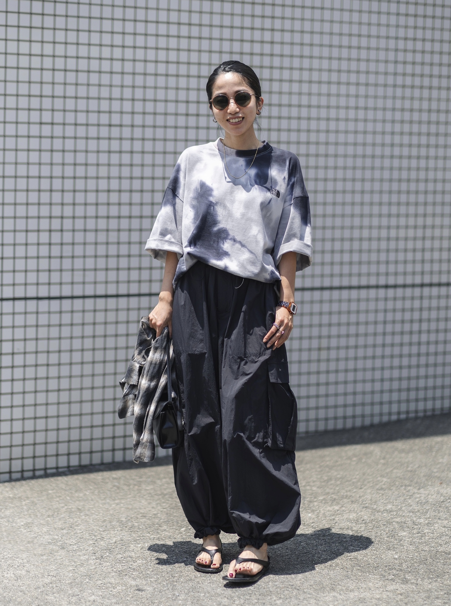 ノースフェイスのタイダイTシャツで夏のモノトーンを満喫！【365日