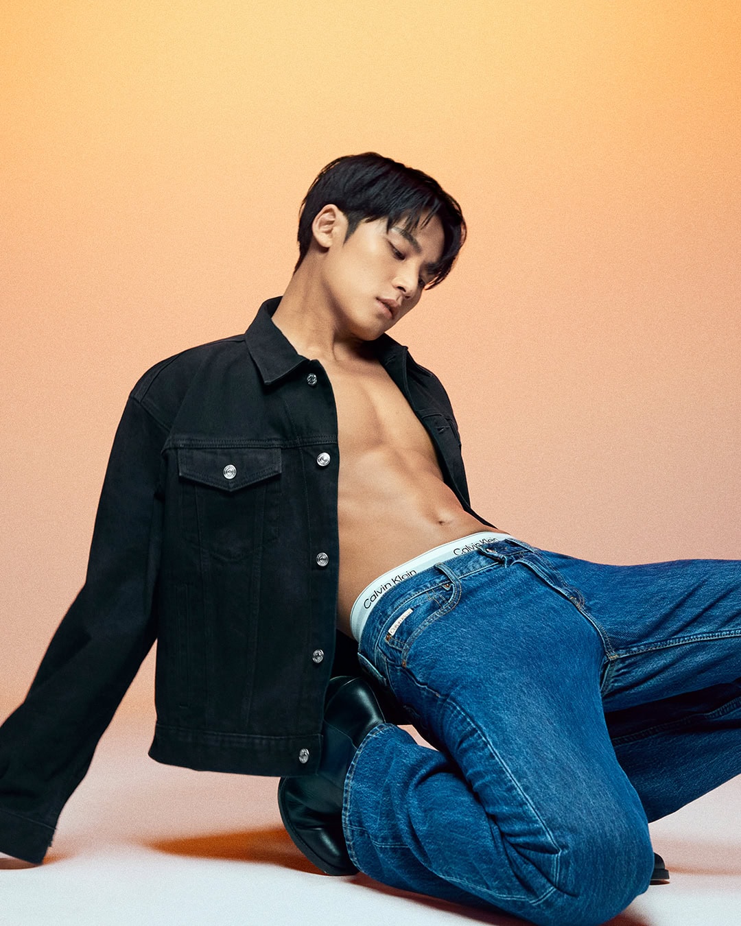 【Seventeen エスクプス・ミンギュ着用】スター デニム 神ビジュ解説】SEVENTEENのミンギュがCalvin Kleinの新