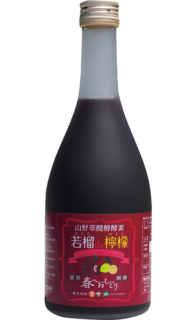 甘くて飲みやすい。「イソフラボンとエクオールが546種入っていて、女ホル低下による髪の老いによさそう」（編集A）。若榴da檸檬 500mL ¥6,100（言歩木）