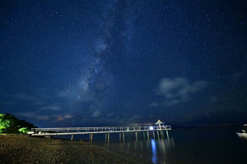 夜には東京では見られない満点の星空を見上げて。