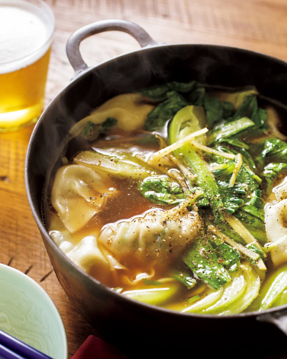 寒暖差がしんどい日こそ！少ない食材で気軽に作れる、あったか【餃子鍋レシピ】でスタミナチャージ