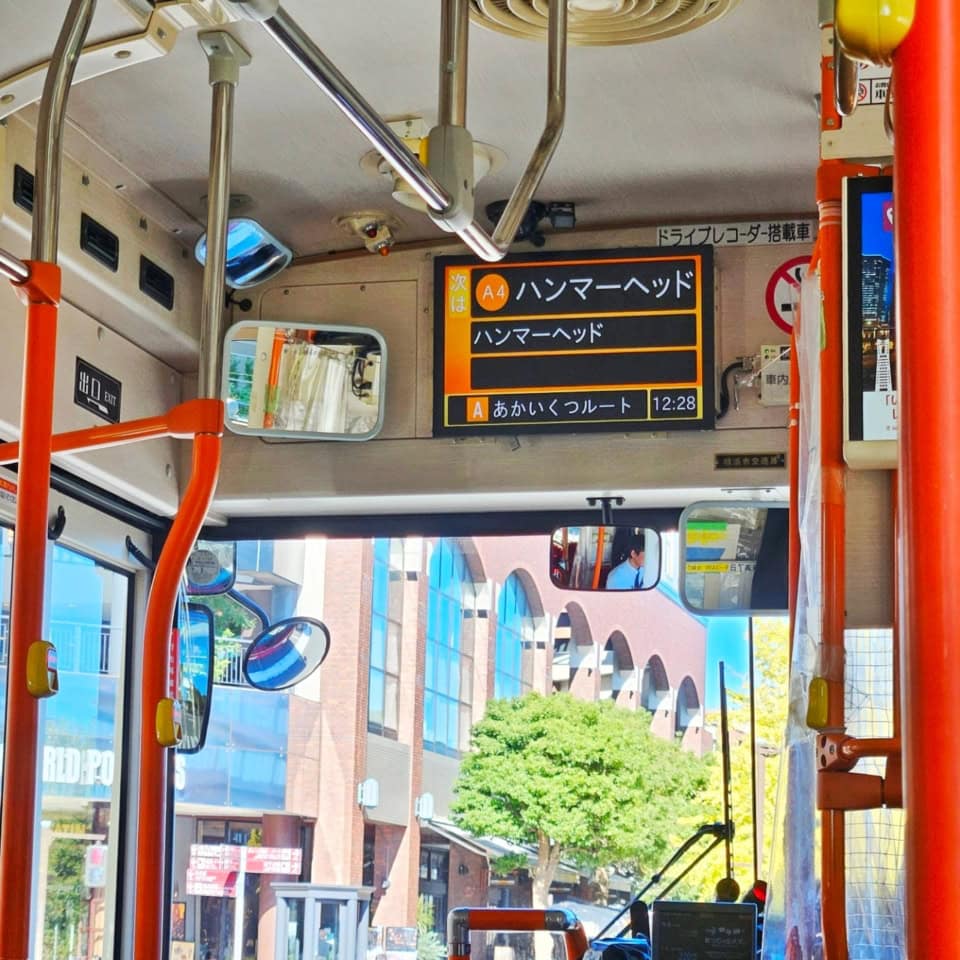 桜木町駅から3駅目か4駅目かな？ 「ハンマーヘッド」で降車しましょう。すぐ着いちゃいますよ。