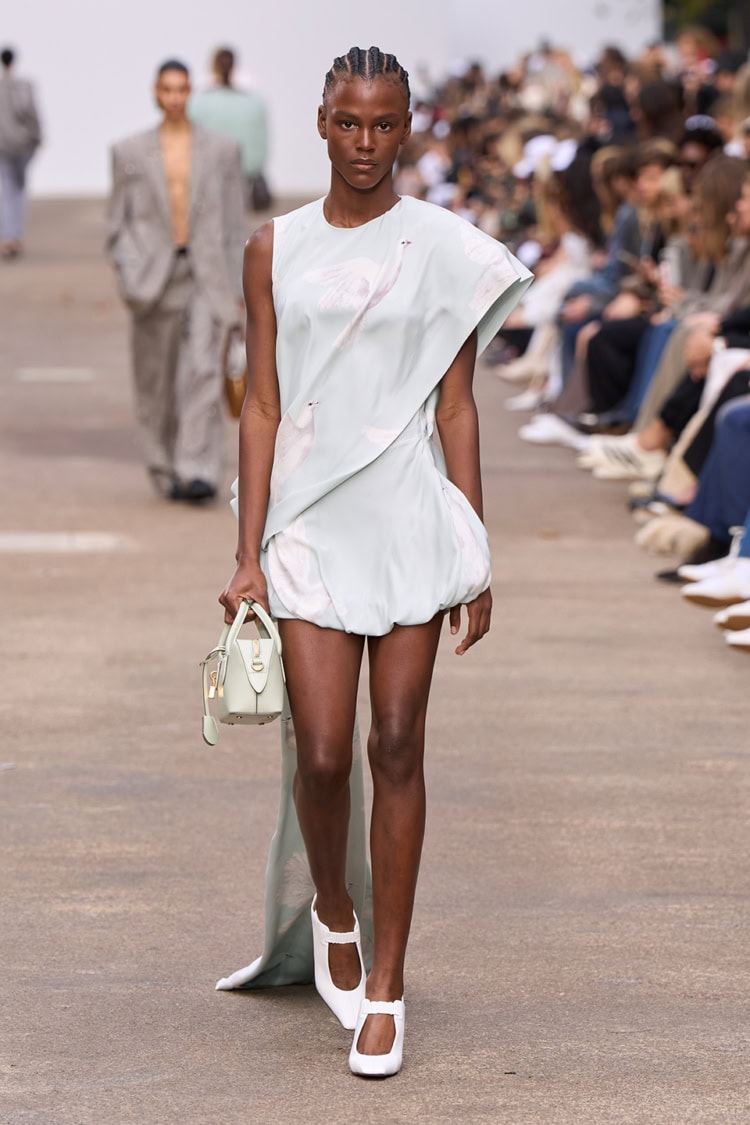 STELLA McCARTNEY 2025 SPRING SUMMER_012