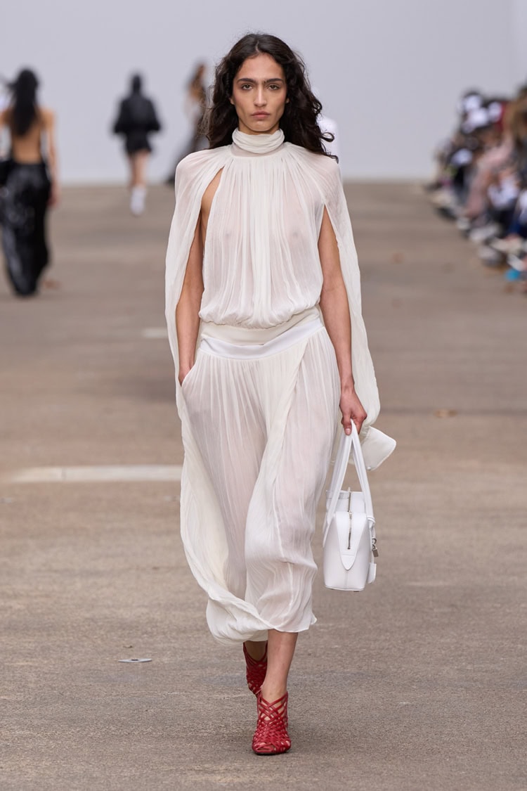 STELLA McCARTNEY 2025 SPRING SUMMER_036