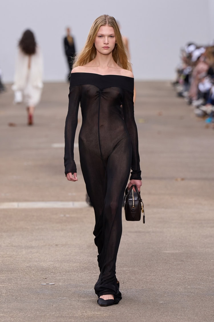 STELLA McCARTNEY 2025 SPRING SUMMER_033