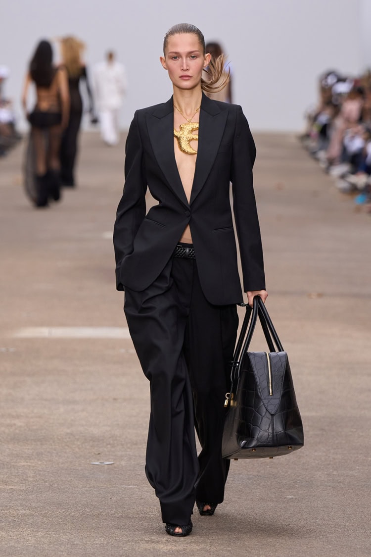 STELLA McCARTNEY 2025 SPRING SUMMER_029