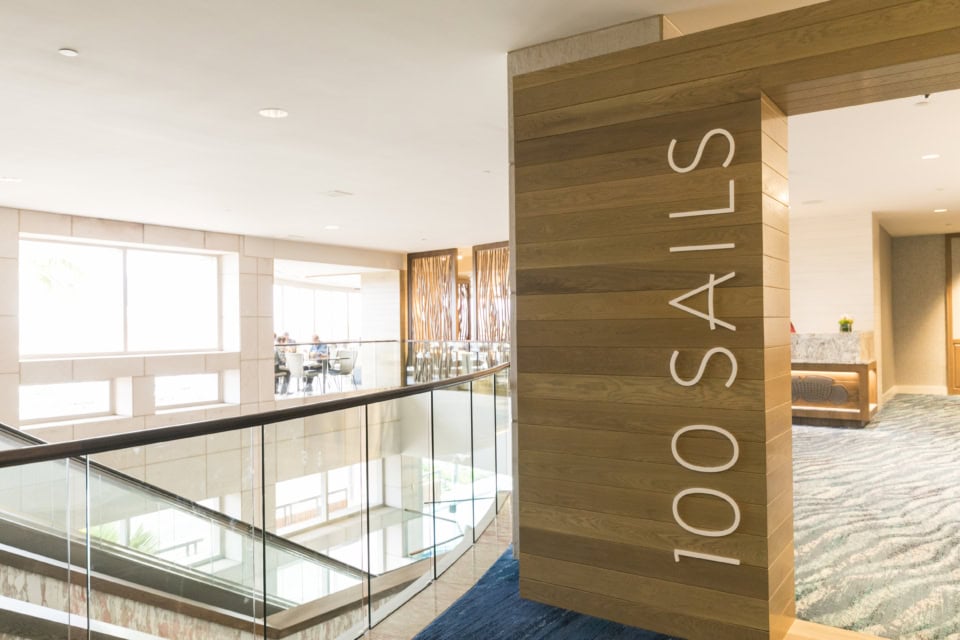 こちらが『100 Sails Restaurant & Bar』。クラブルームに宿泊したらクラブラウンジだけではなく、ここで朝食を摂ることもできます。