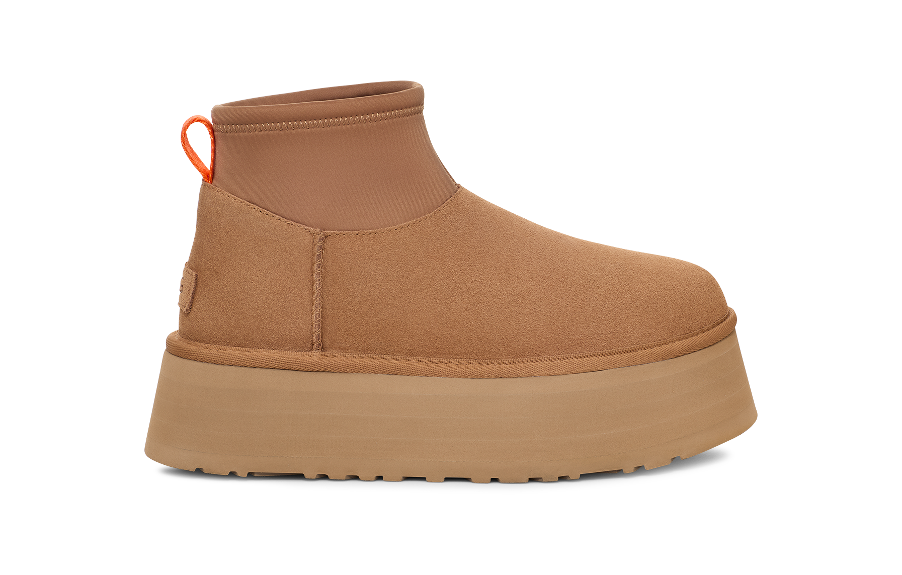 ブーツ〈クラシック ミニ ディッパーブーツ〉¥26,400（UGG®／Deckers Japan）