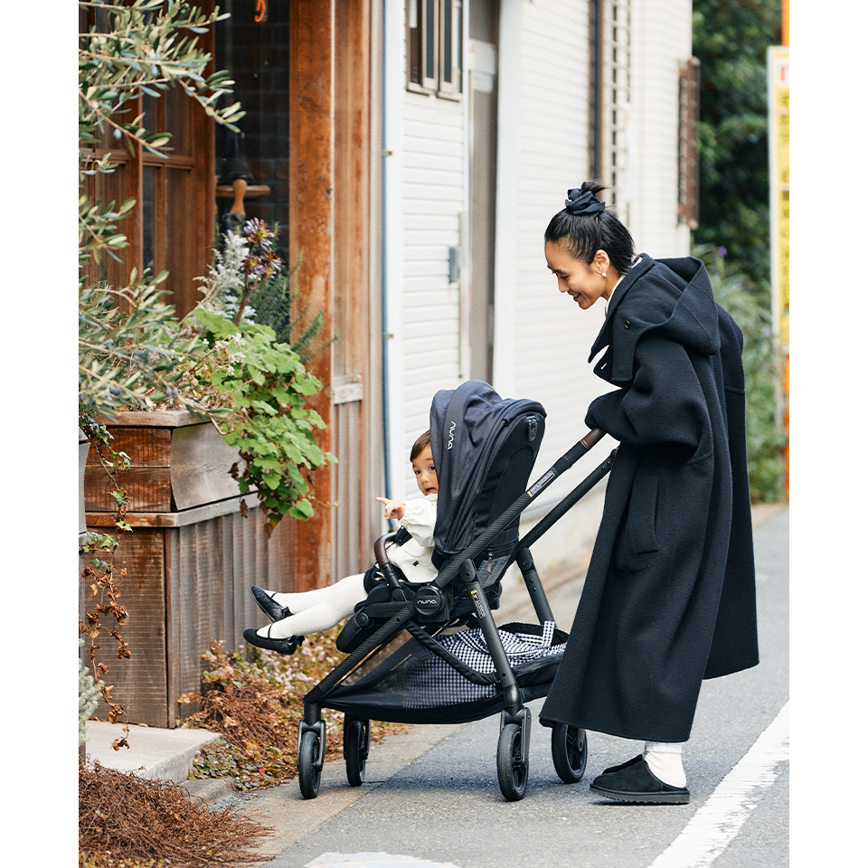 「横スライドがスッとできるし、見た目も洒落てる！」スタイリスト金子綾さんお墨付きの 【nuna】新ストローラー