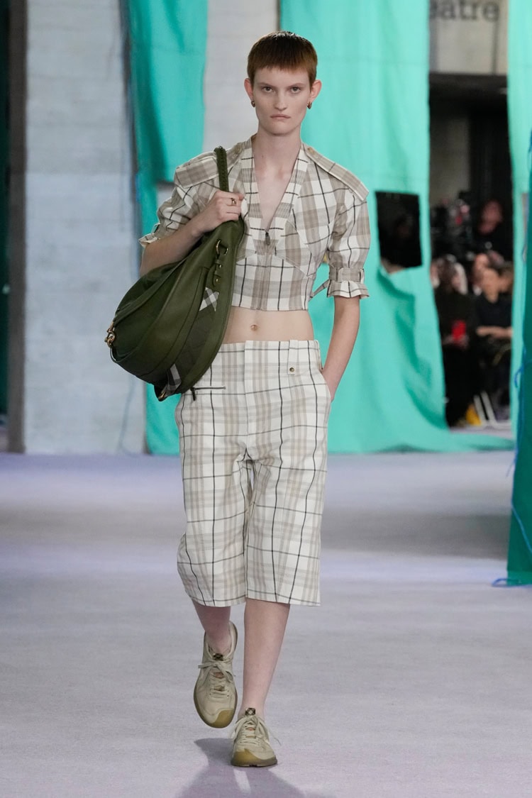 BURBERRY 2025 SPRING SUMMER_011