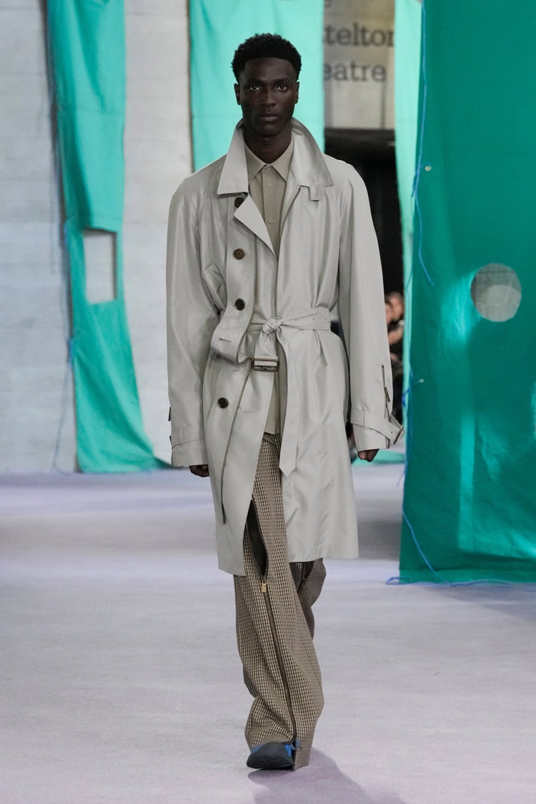 BURBERRY 2025 SPRING SUMMER_015