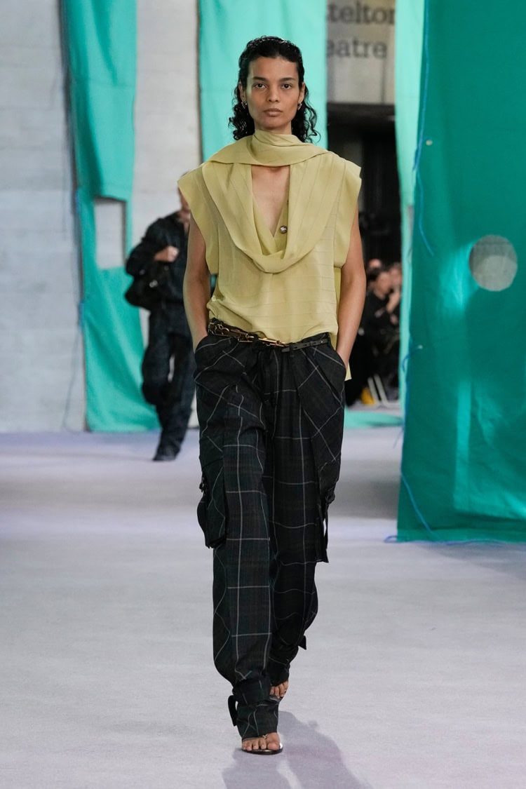 BURBERRY 2025 SPRING SUMMER_031