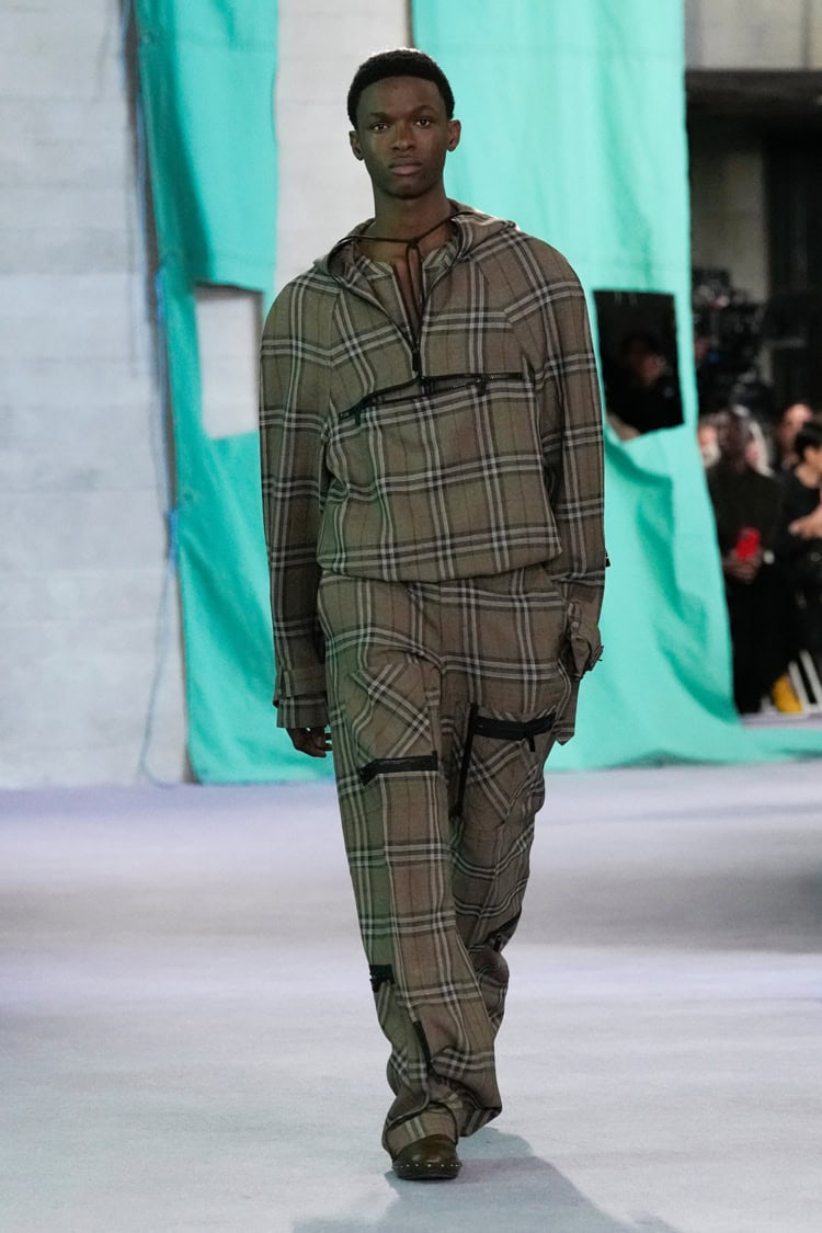 BURBERRY 2025 SPRING SUMMER_039