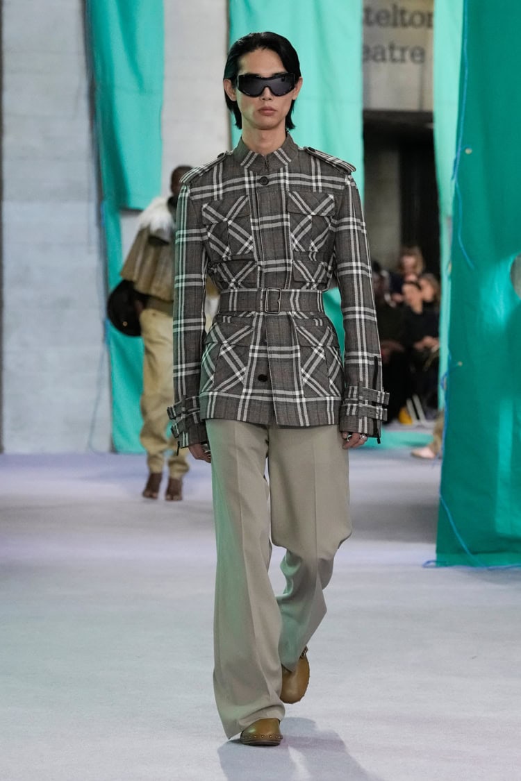 BURBERRY 2025 SPRING SUMMER_047