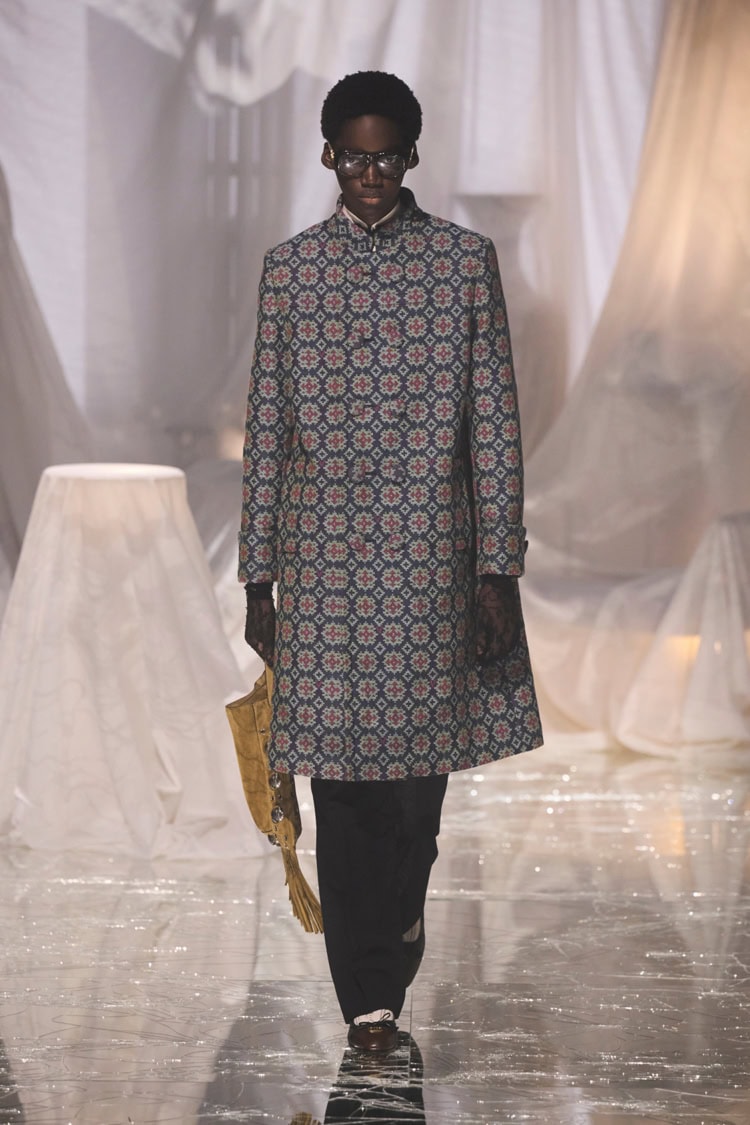 VALENTINO 2025 SPRING SUMMER_015