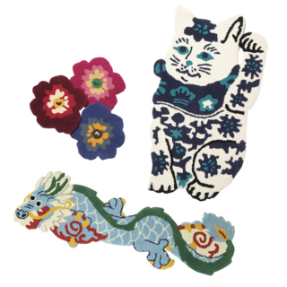 KEITA MARUYAMA×MIYOSHI RUG 招き猫¥27,500、ドラゴン¥38,500 、フラワー¥6,600（全てケイタマルヤマ）