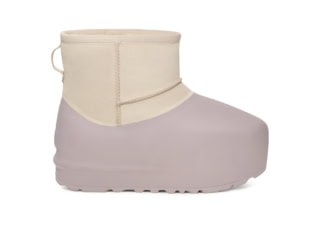 ブーツ〈クラシック ミニ パンプド モールデッド〉¥33,000（UGG®／Deckers Japan）