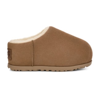 ブーツ〈パンプド スライド〉［ソール5㎝］¥25,300（UGG®／Deckers Japan）