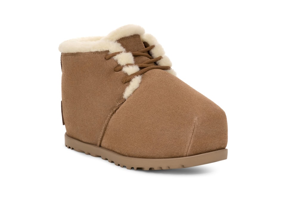 ブーツ〈パンプド レース アップ〉［ソール5㎝］¥28,600（UGG®／Deckers Japan）