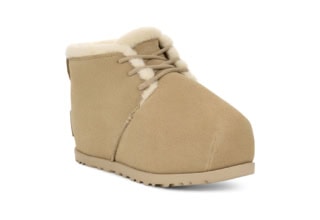 ブーツ〈パンプド レース アップ〉［ソール5㎝］¥28,600（UGG®／Deckers Japan）