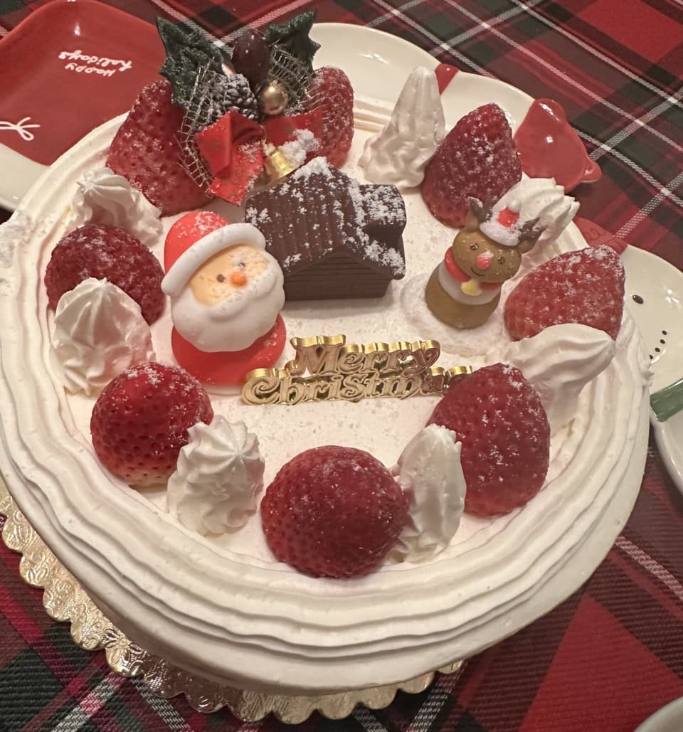 日本人街にあるヤマザキパンで買ったクリスマスケーキは48ドルでした。