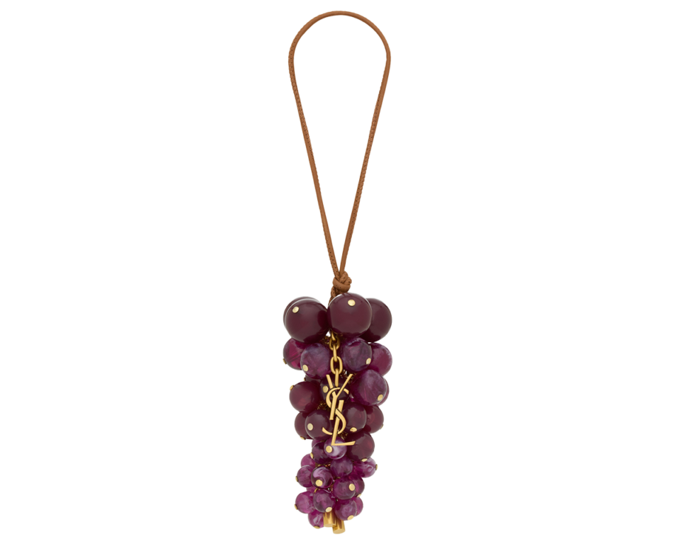 グレープ バッグ チャーム（レザー＆レジン）¥126,500（サンローラン バイ アンソニー・ヴァカレロ／サンローラン クライアントサービス）