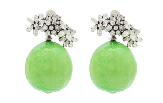 ラインストーン ライム イヤリング（レジン＆メタル）¥291,500（サンローラン バイ アンソニー・ヴァカレロ／サンローラン クライアントサービス）