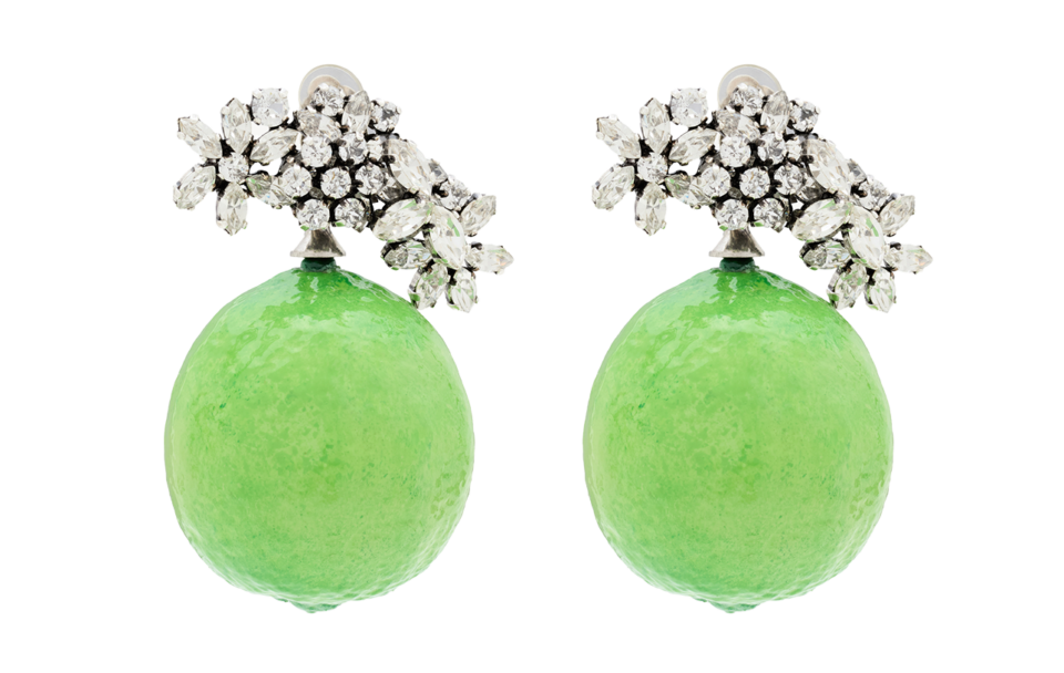 ラインストーン ライム イヤリング（レジン＆メタル）¥291,500（サンローラン バイ アンソニー・ヴァカレロ／サンローラン クライアントサービス）