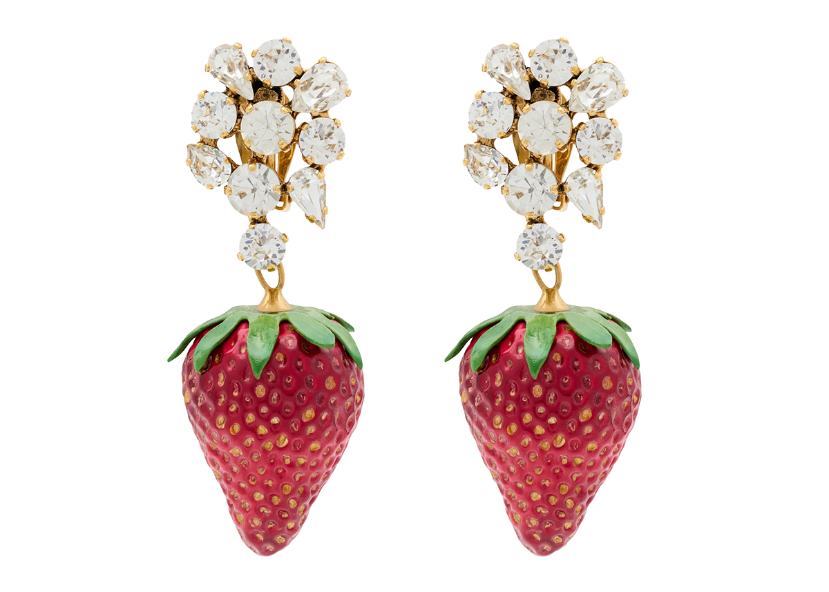 ラインストーン ストロベリー イヤリング（レジン＆メタル）¥271,700（サンローラン バイ アンソニー・ヴァカレロ／サンローラン クライアントサービス）
