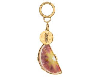 オレンジ キーリング（レジン）¥126,500（サンローラン バイ アンソニー・ヴァカレロ／サンローラン クライアントサービス）