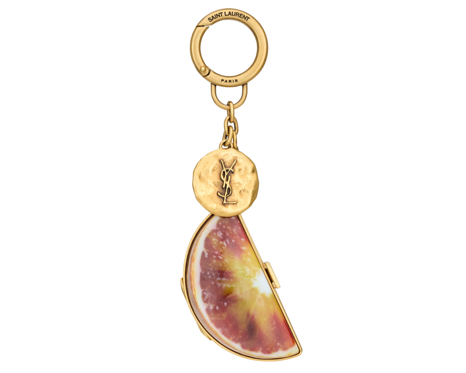 オレンジ キーリング（レジン）¥126,500（サンローラン バイ アンソニー・ヴァカレロ／サンローラン クライアントサービス）