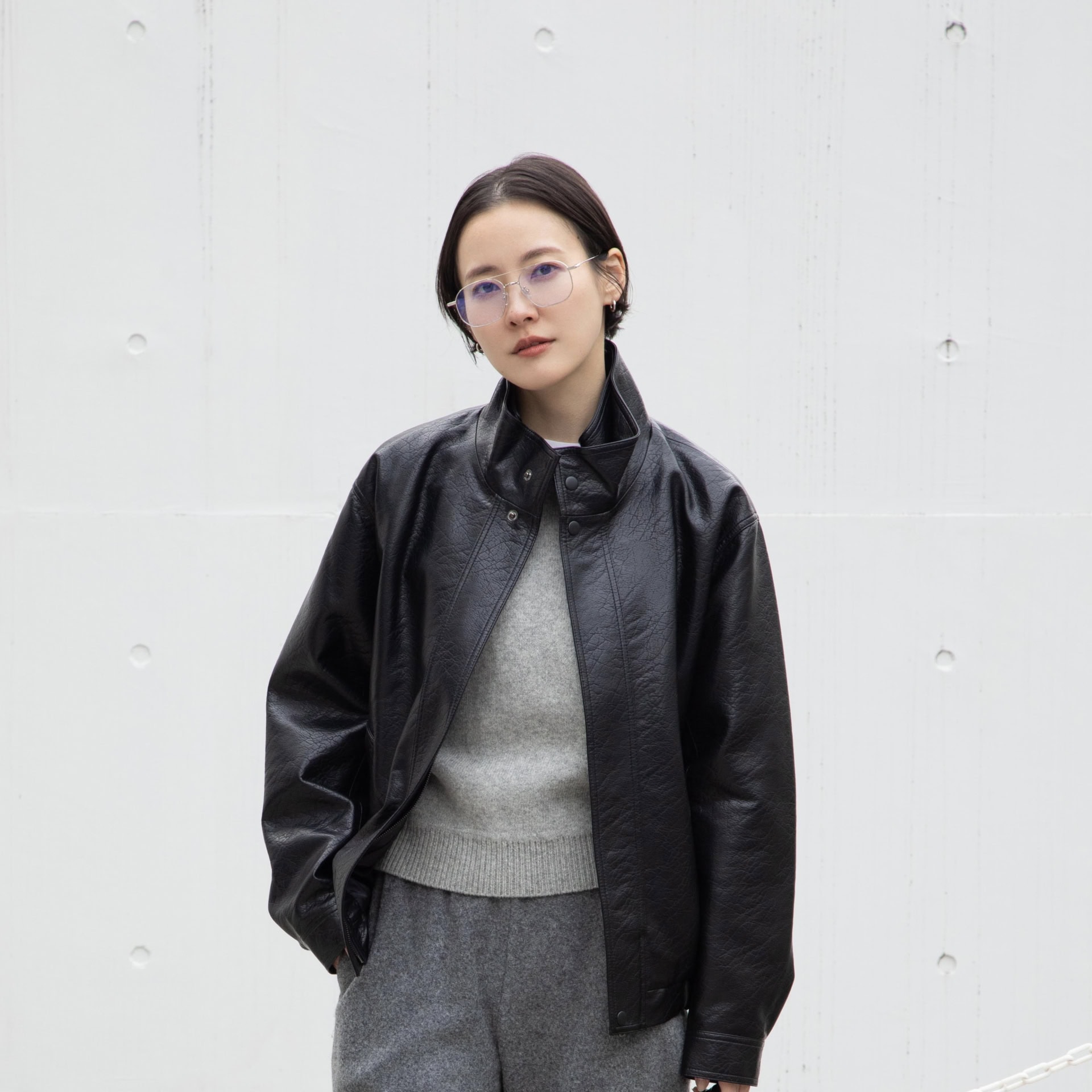 おしゃれスナップ】オーバーサイズのレザージャケットが主役のコーデ