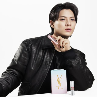 「YSL ラブシャイン」シリーズは、平野さんお気に入りのリップスティック[NO.44]に加えて、キャンディ グロウ バーム[NO.7B]￥5,500も展開