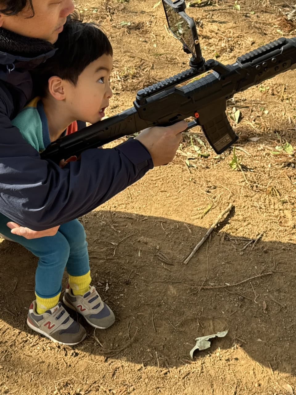 本気の顔！ でも、そのくらい子どもも大人も夢中になれます。大人はストレス解消に◎