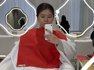 編集部員日髙のベストカラーは、鮮やかな赤。大好きな色ですが、派手すぎ？ と避けていたカラー。これからは堂々と身に纏います！