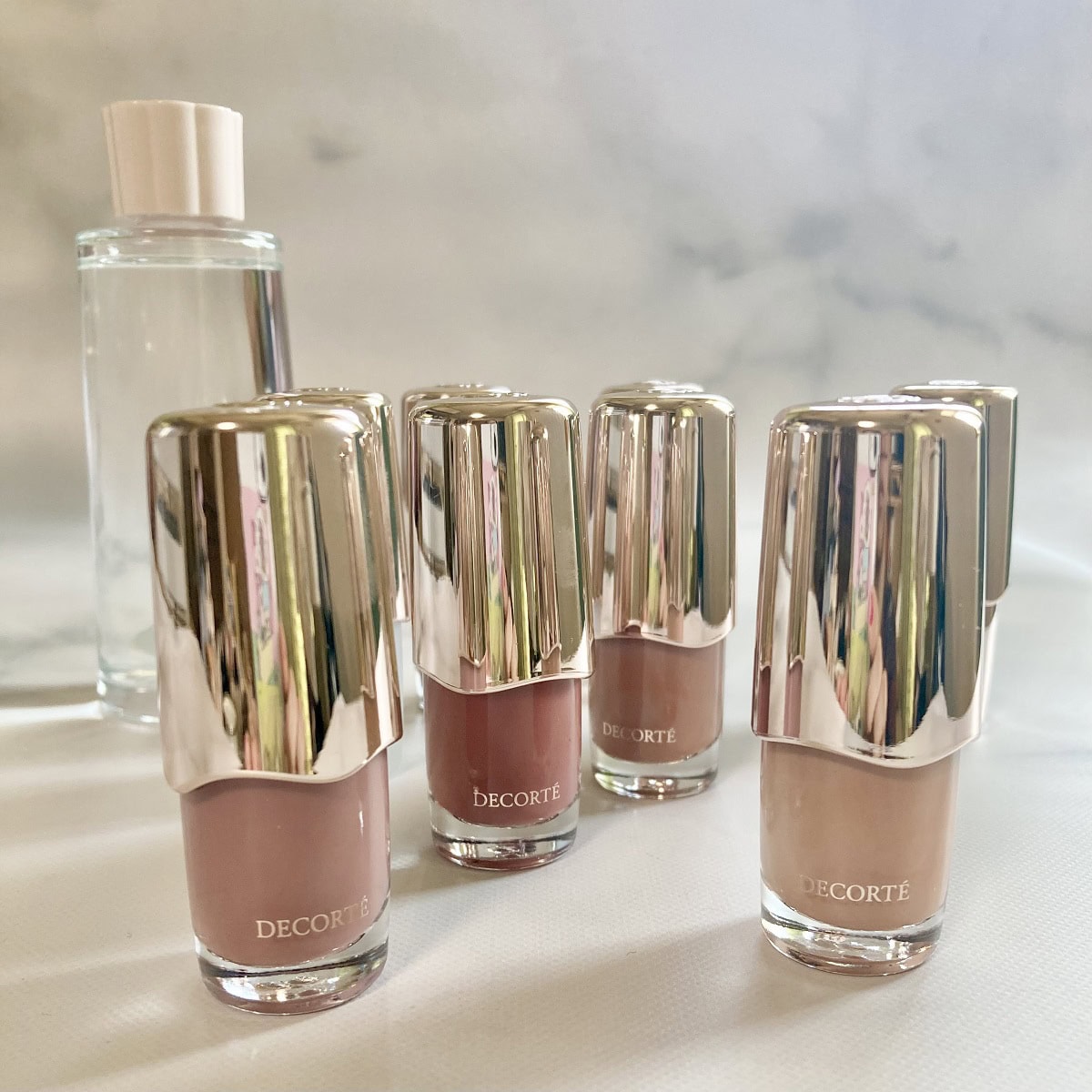 自爪を上品に美しく魅せる！ 新作【コスメデコルテ】のスキントーン