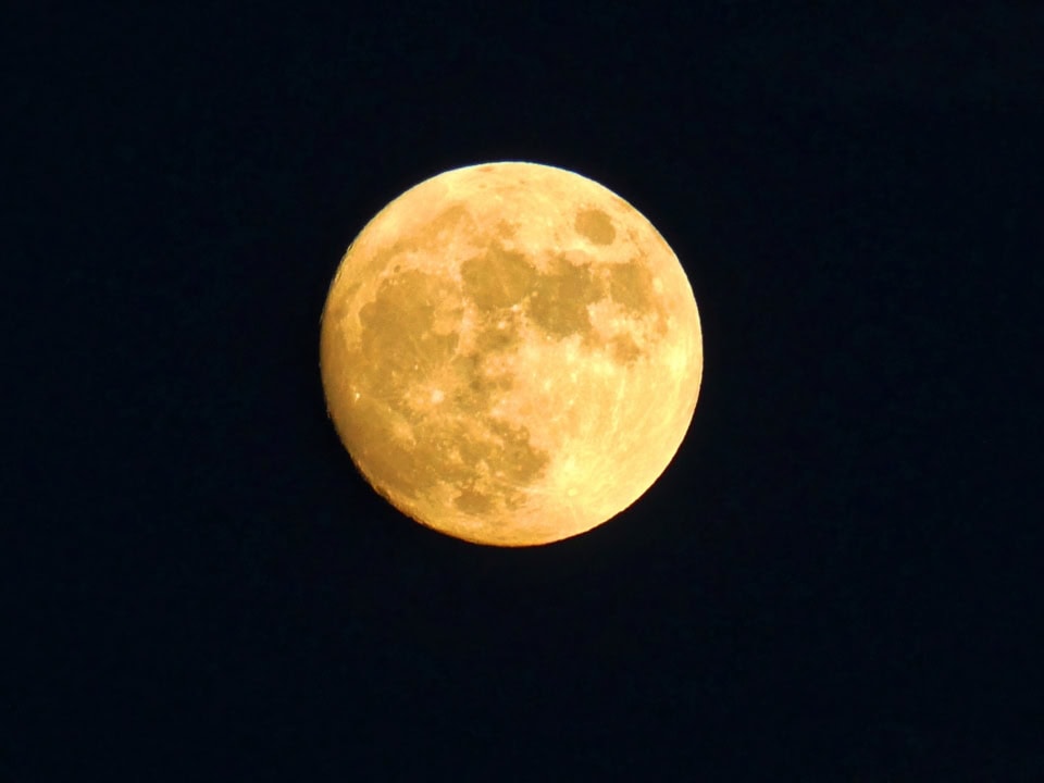 2025年5月の満月は13日(火)の真夜中、1時56分。10日から16日は体調の変化にご注意を!
