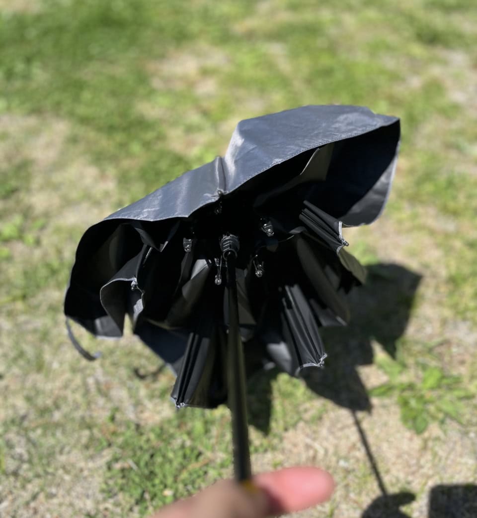 ワンアクションでここまでたためます。ちなみに開くのもかなり楽でした！
