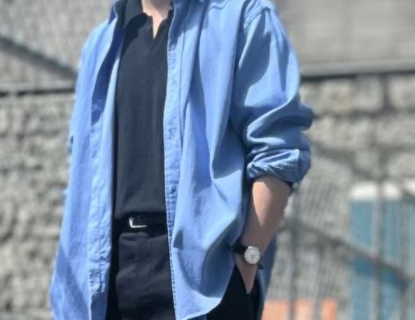 「シャツの袖をラフにまくると落ちてきやすかったりしますが、インナーに長袖を着るとそれがストッパーになって落ちてこないんです」と工藤さん。袖をまくることが多くなるこれからの季節にうれしいテクニックを伝授してくれました！