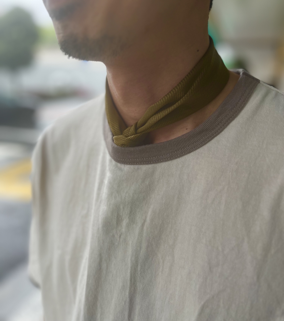差し色は1色。腰巻きシャツは前身ごろを表に！ 相田正輝さんのベージュコーデのルールが素敵【メンズ服に学ぶ】
