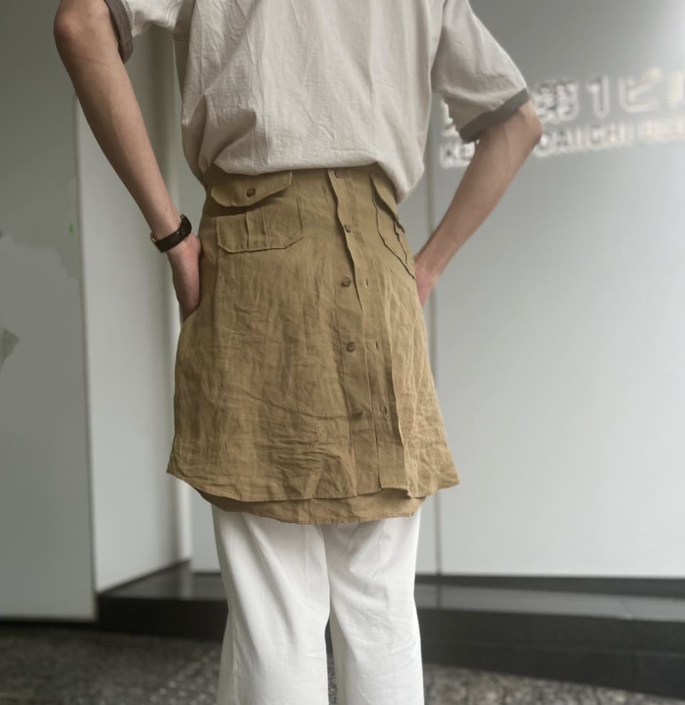 差し色は1色。腰巻きシャツは前身ごろを表に! 相田正輝さんのベージュコーデのルールが素敵【メンズ服に学ぶ】
