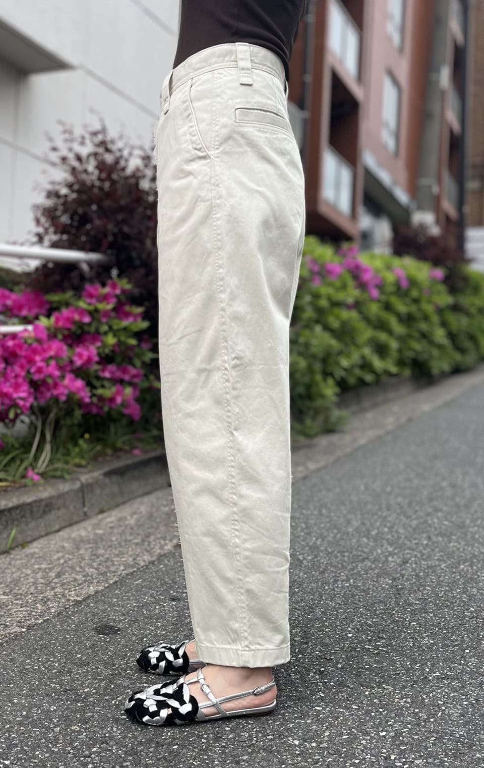 シルエットも生地も完璧！ 40代女性ライターが【ユニクロ ユー】のメンズのチノパンを買ってみた