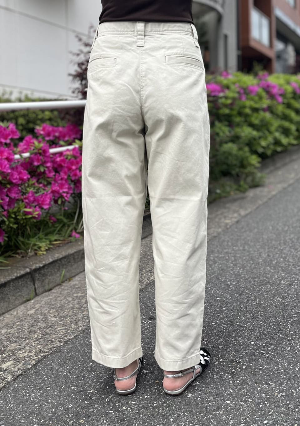 シルエットも生地も完璧！ 40代女性ライターが【ユニクロ ユー】のメンズのチノパンを買ってみた