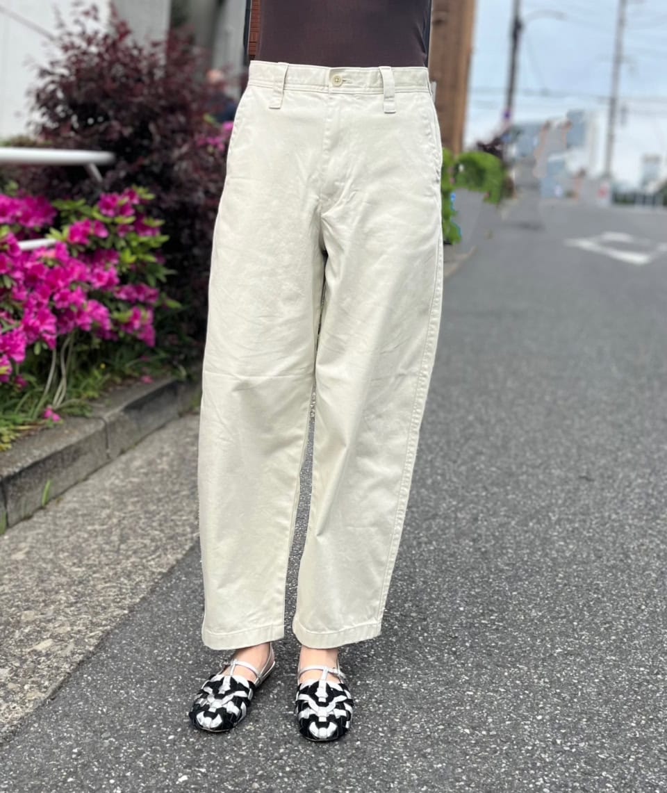 シルエットも生地も完璧! 40代女性ライターが【ユニクロ ユー】のメンズのチノパンを買ってみた