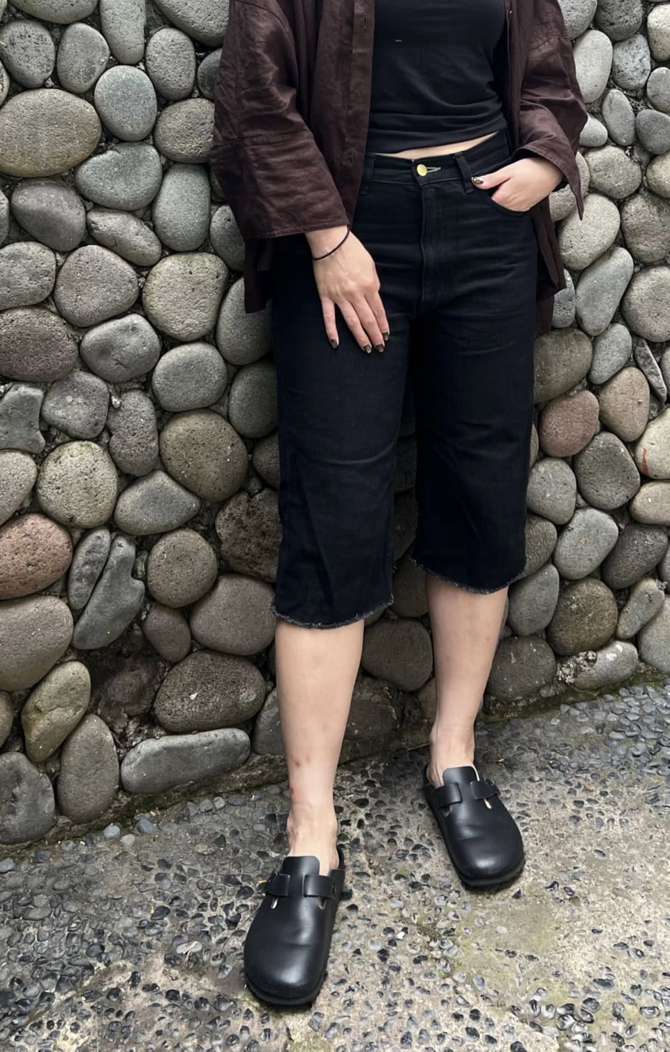 【おしゃれスナップ】大人のデニムショートパンツは「丈感」と「シルエット」が大切！｜浅子智美さん
