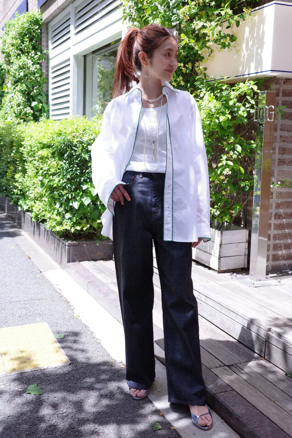 【おしゃれスナップ】ワイドデニムとロングネックレスで美シルエットが完成！｜田中有美さん